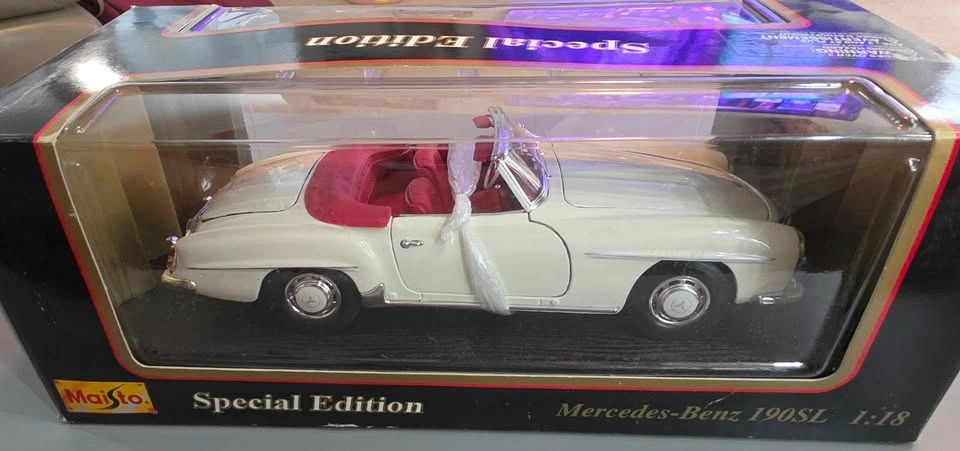 1/18 Maisto 1955 Mercedes Benz 190 SL (White) Diecast Car Model - photo 2