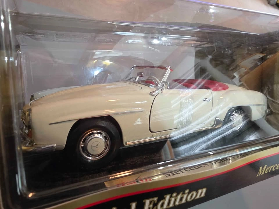 1/18 Maisto 1955 Mercedes Benz 190 SL (White) Diecast Car Model - photo 5