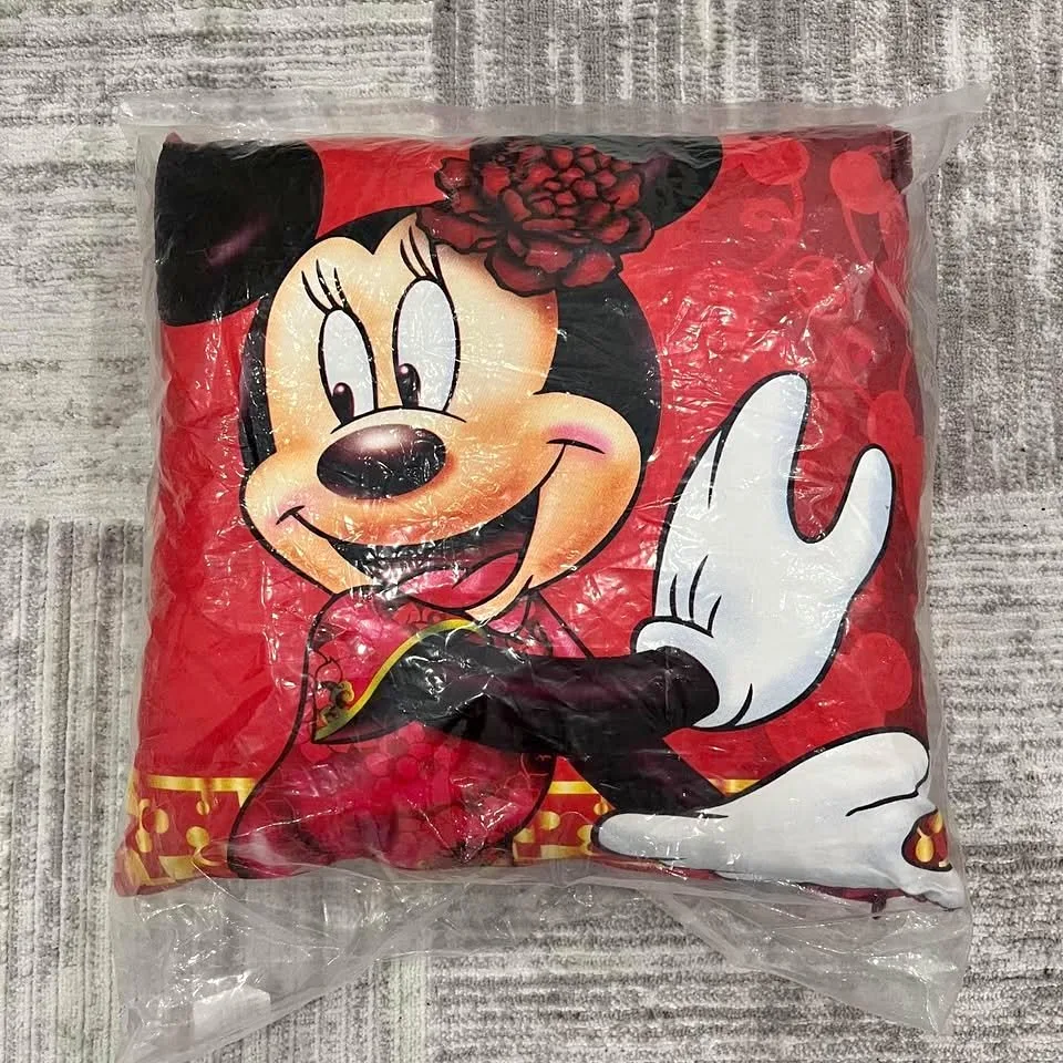 BNIB Disney Minnie Mouse CNY Cushion 18”x18” thumbnail