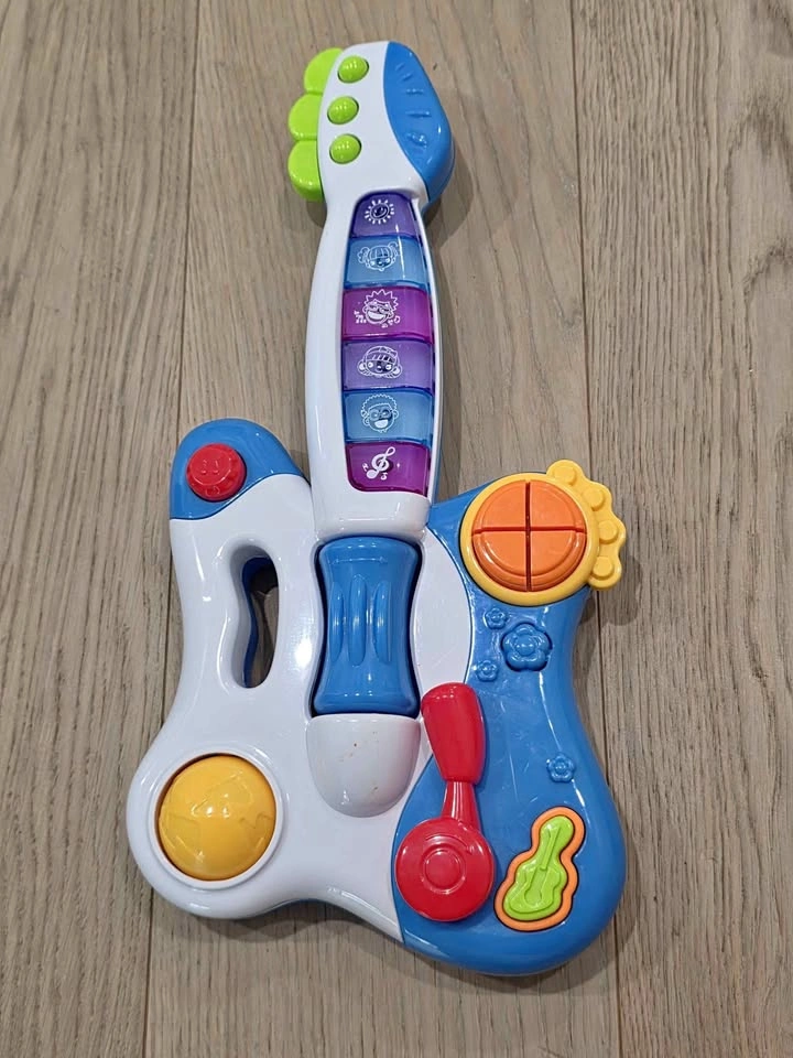 Toy guitar
