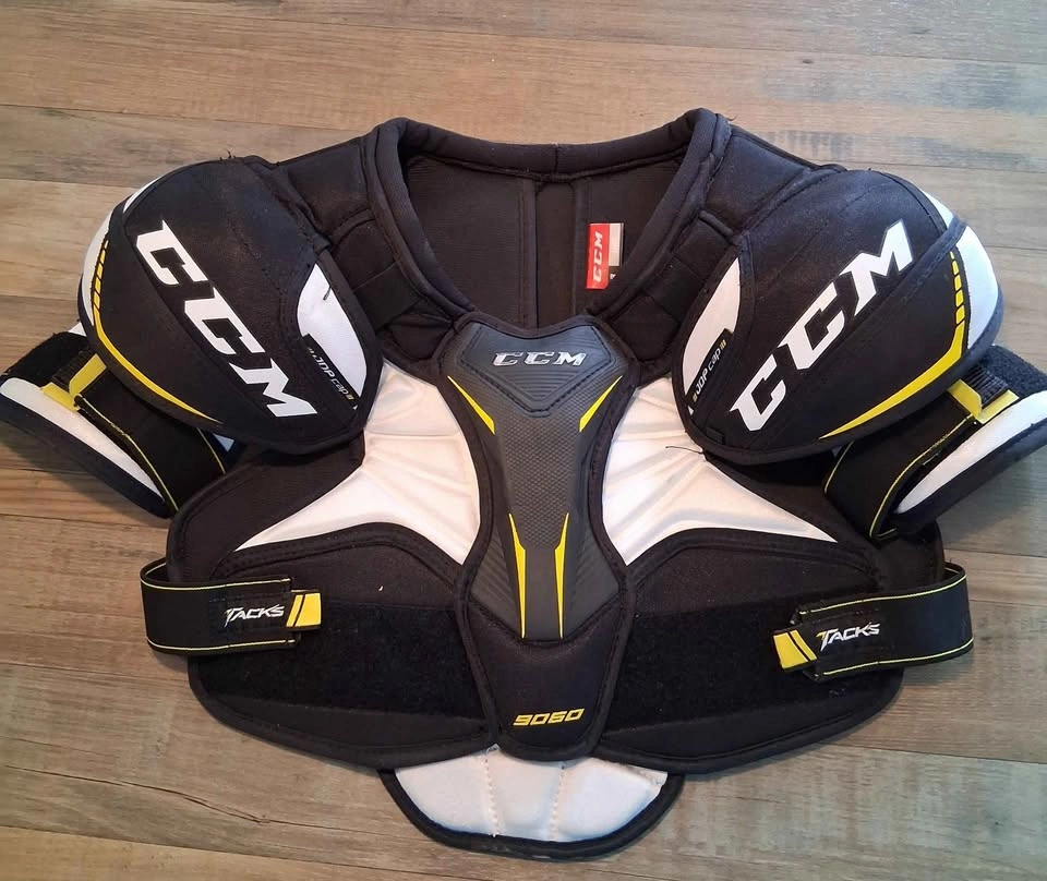 Junior Shoulder Pads- CCM Tacks 1060, size Junior Large