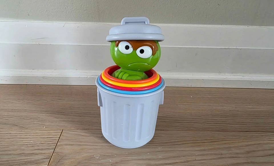 Oscar the Grouch stacking cups - photo 2