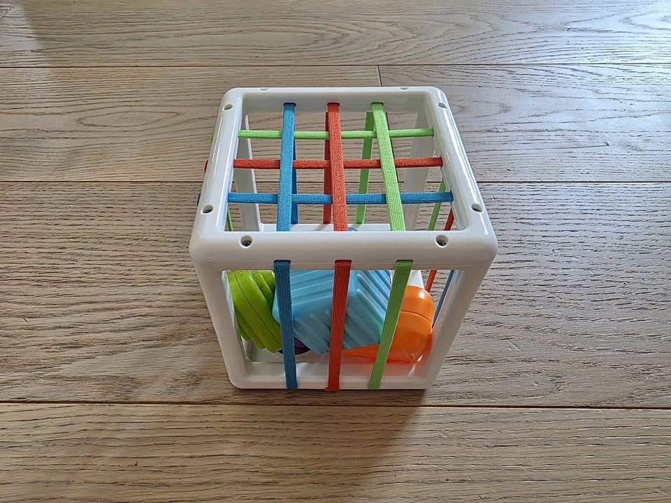 Shape sorting innybin toy