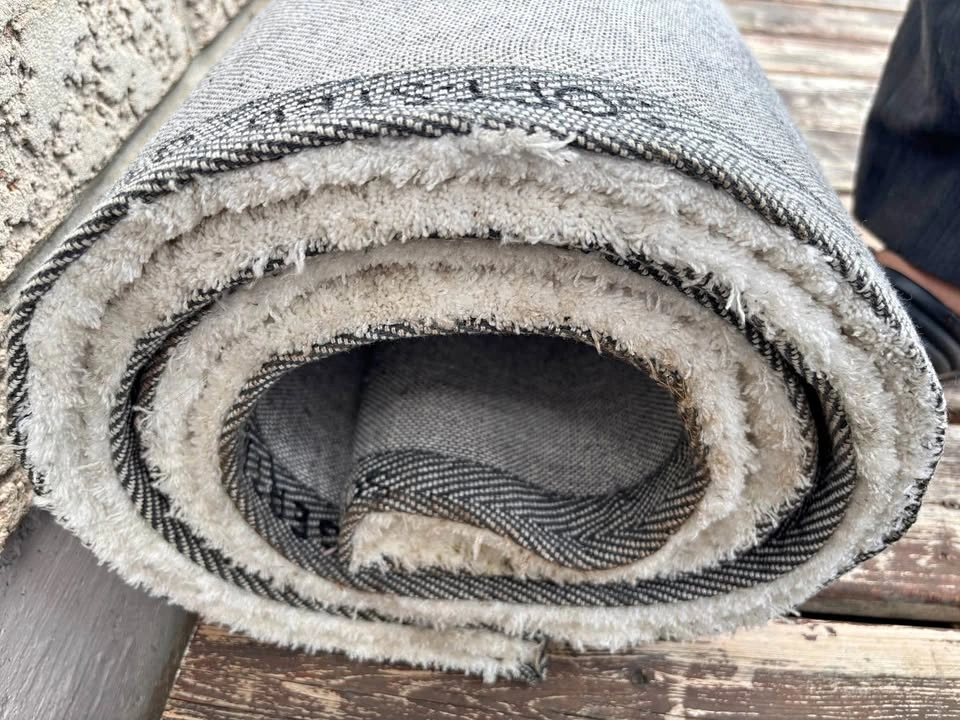 Large Off-White Shag Area Rug (7’ 8” x 10’) - photo 2