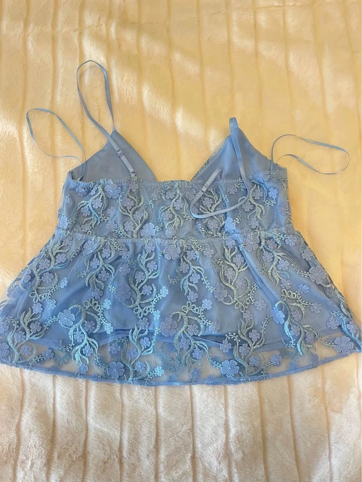 NWT Sparkly embroidered top - photo 2