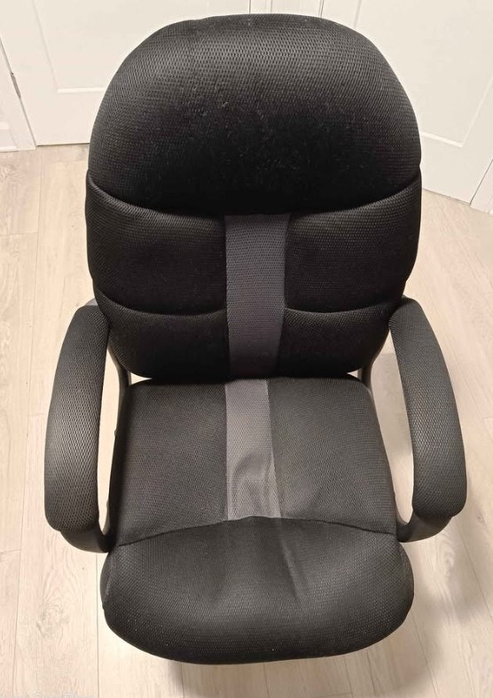 Comfortable Executive Swivel Desk Chair (Black, Great Condition) - photo 2