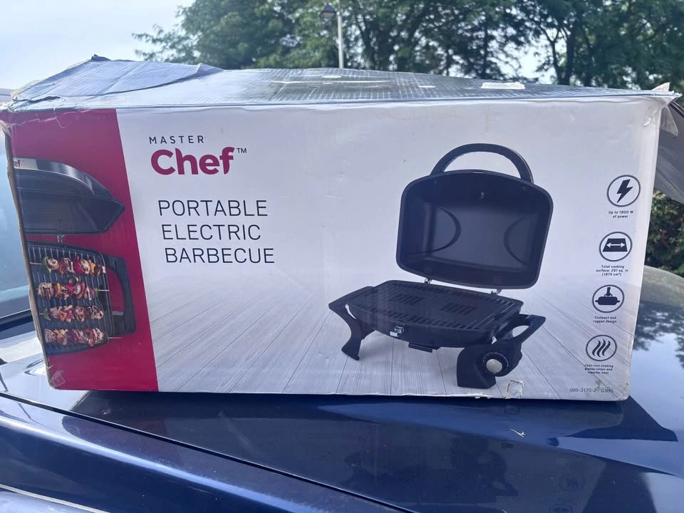 Master Chef Portable Electric BBQ Grill – 1800W – Excellent Cond - photo 2