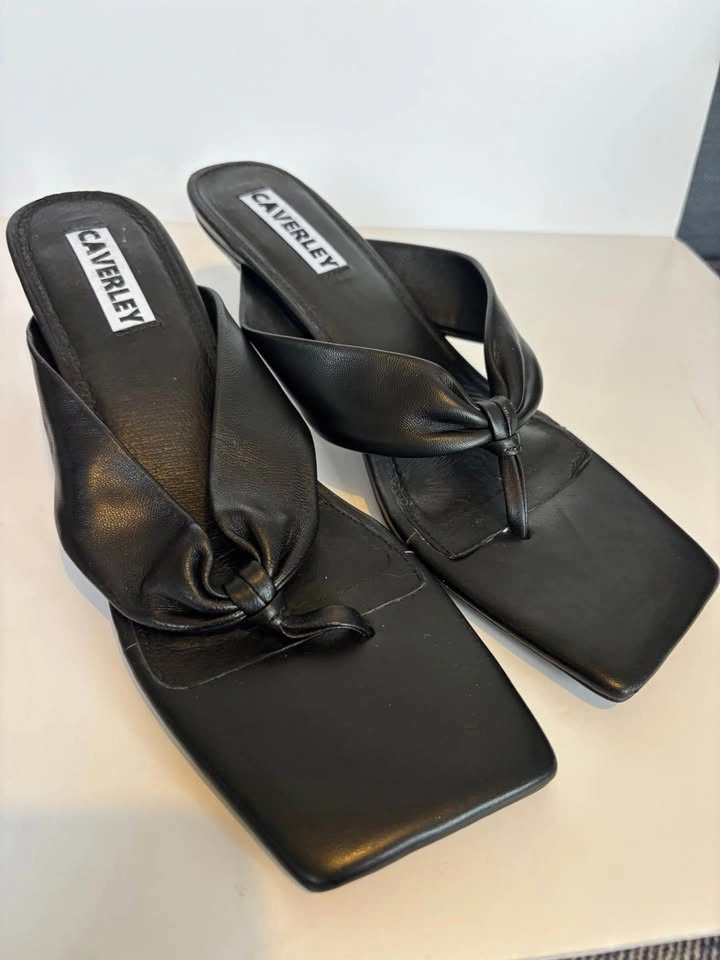 Caverley Stella Black Square-Toe Thong Mules EU 39 - photo 2