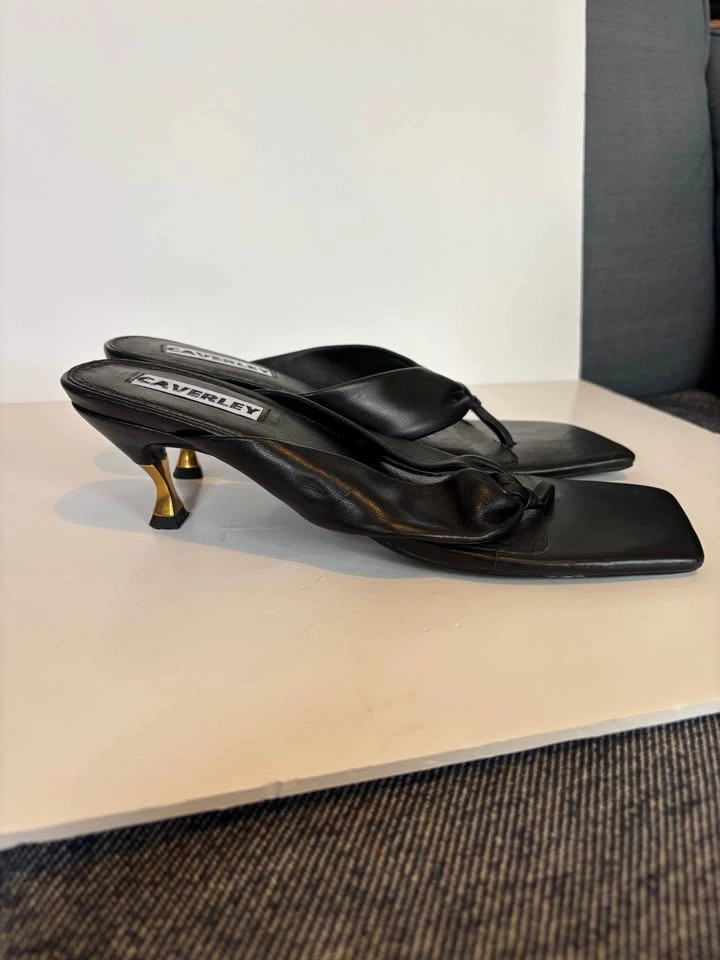 Caverley Stella Black Square-Toe Thong Mules EU 39 - photo 4