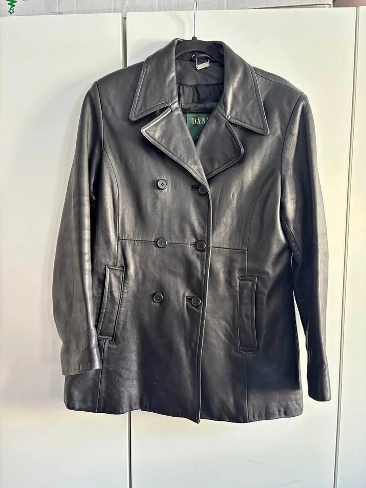 Vintage Danier black leather women’s peacoat winterized size 12/