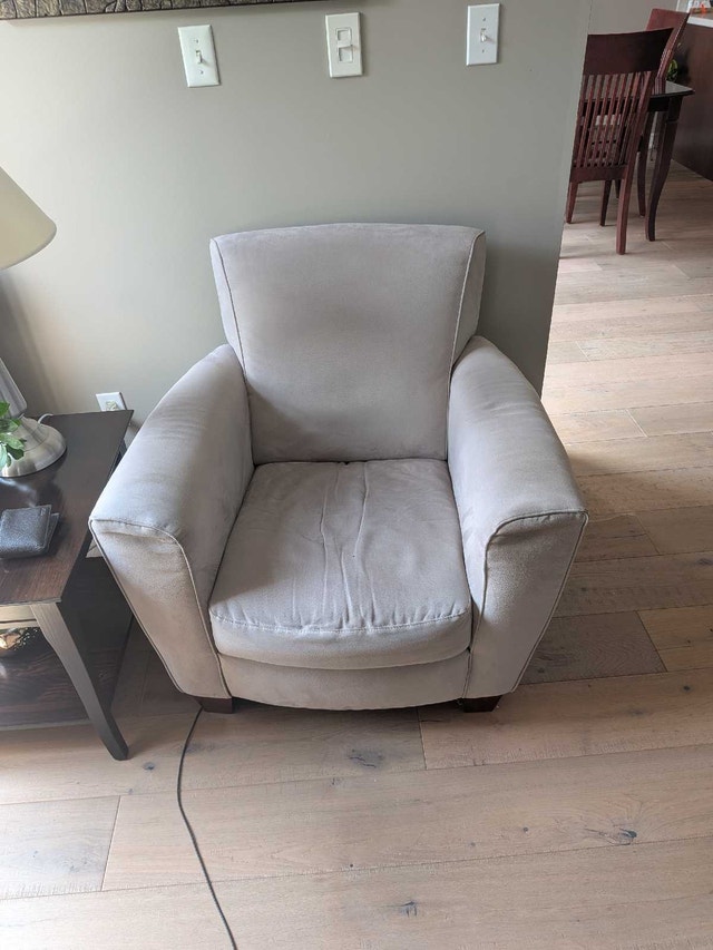 Natuzzi Sofa, Loveseat, Armchair and Ottoman set. - photo 3