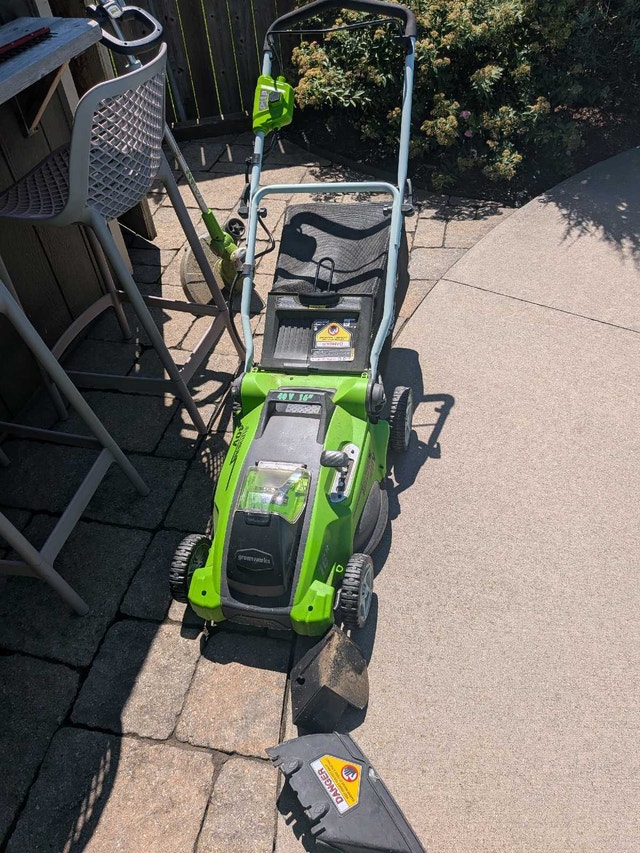 Greenworks 40V Cordless Lawn Care Bundle