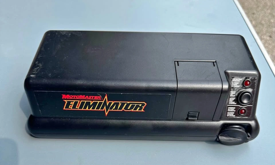 MotoMaster Eliminator Emergency Car Starter