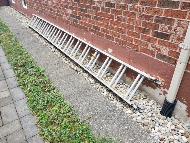 Aluminum Extension Ladder - photo 2