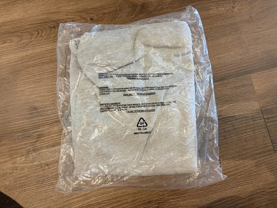 [Brand New] Netflix Crewneck Sweatshirt - photo 2