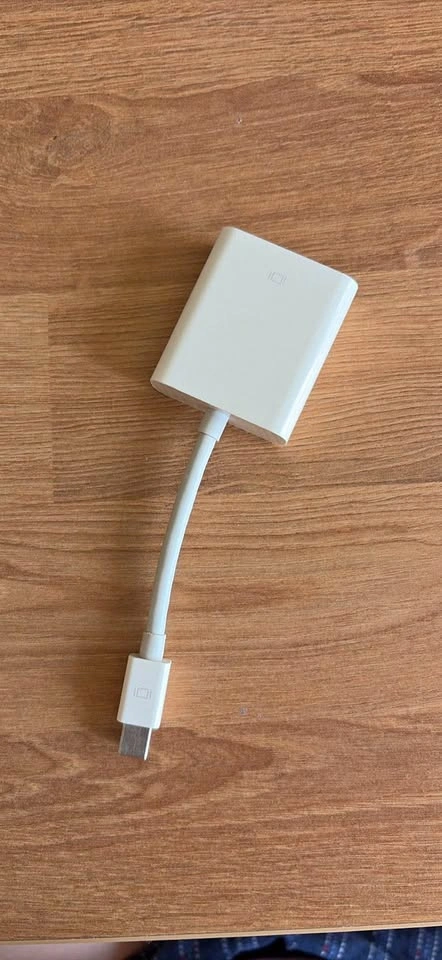 Apple Mini DisplayPort to VGA Adapter (A1307)
