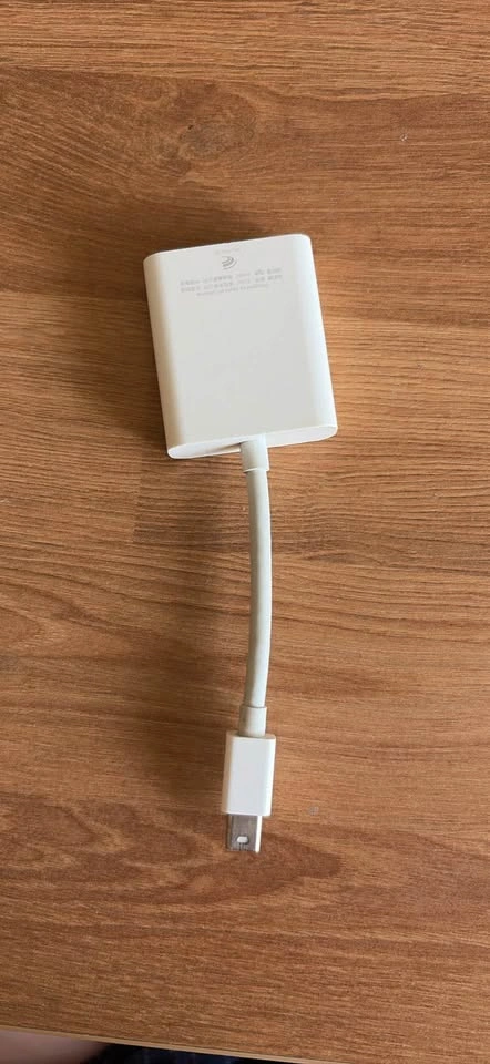 Apple Mini DisplayPort to VGA Adapter (A1307) - photo 2