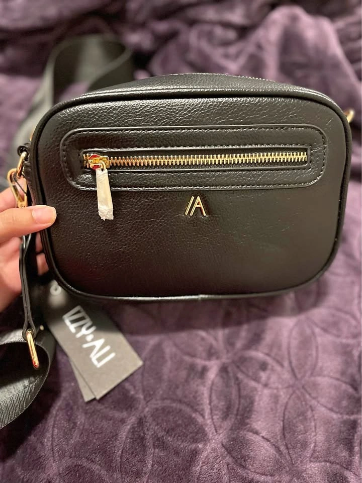 Izzy & Ali Cross Body bag