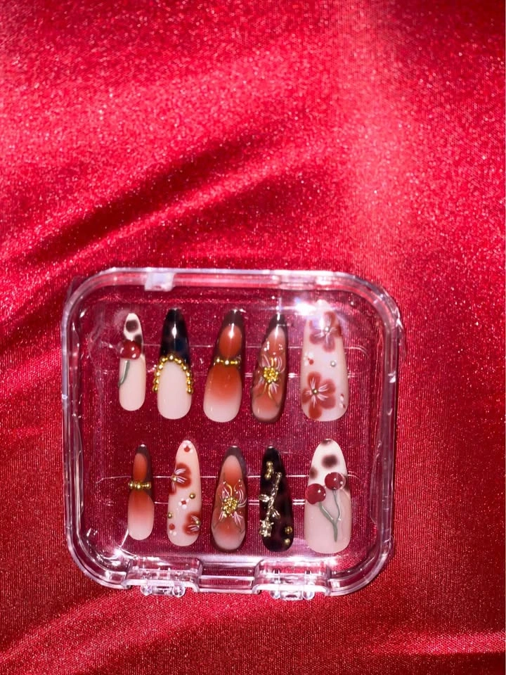 Nails - photo 2