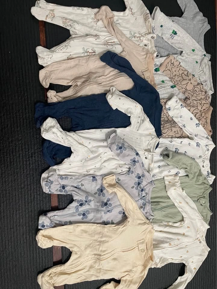 12 pcs Carter’s + Huggies 2-way zipper — newborn to 3 months - photo 2