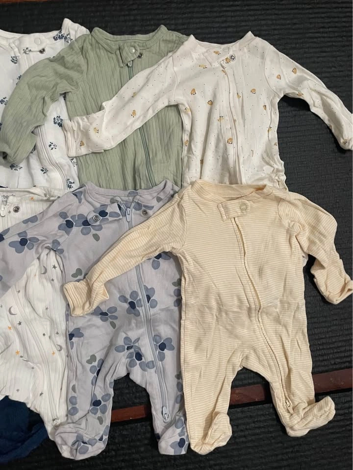 12 pcs Carter’s + Huggies 2-way zipper — newborn to 3 months - photo 3