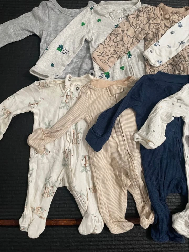 12 pcs Carter’s + Huggies 2-way zipper — newborn to 3 months - photo 5
