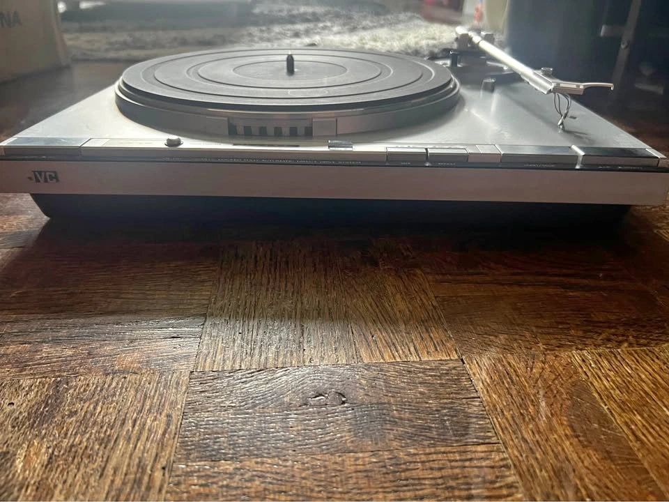 JVC QL-F61 Quartz Locked Fully Automatic Direct Drive Turntable