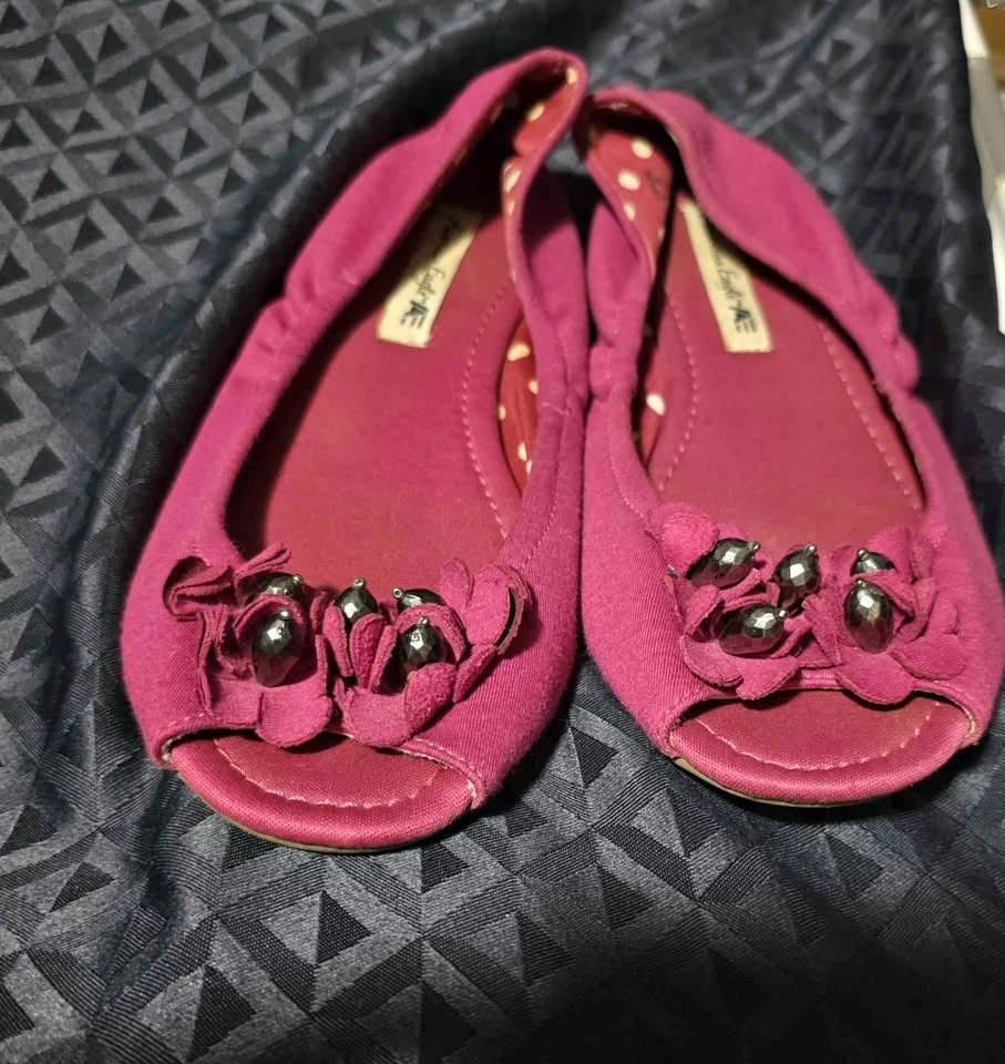 American Eagle fuchsia peep toe ballet flats with floral beads