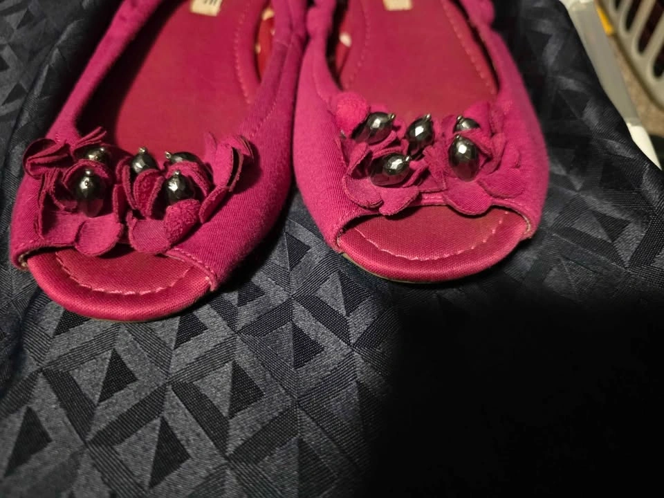 American Eagle fuchsia peep toe ballet flats with floral beads - photo 2