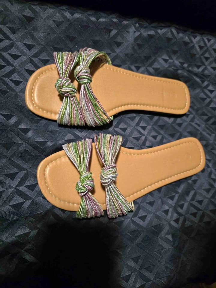 mySTYLE size 10 multicolored knotted slide sandals