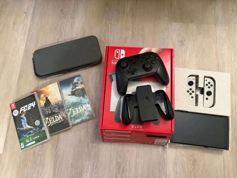 Nintendo Switch OLED Bundle with Pro Controller and 3 Games - photo 2