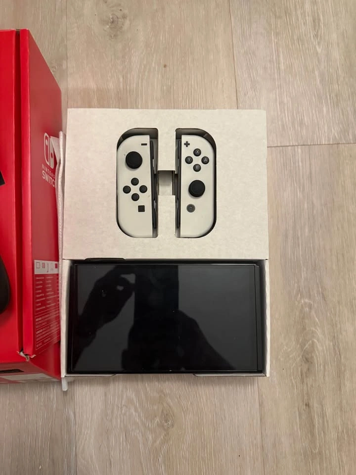 Nintendo Switch OLED Bundle with Pro Controller and 3 Games - photo 3