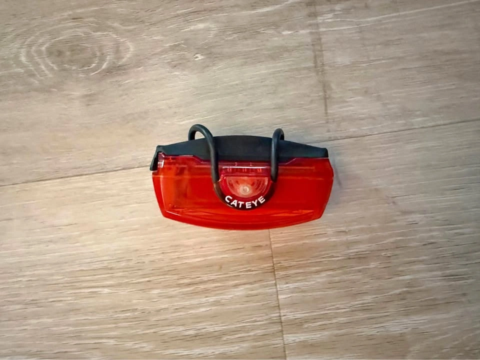 CatEye Red LED Bicycle Tail Light Rapid X