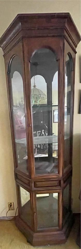 Curio cabinet - vintage find