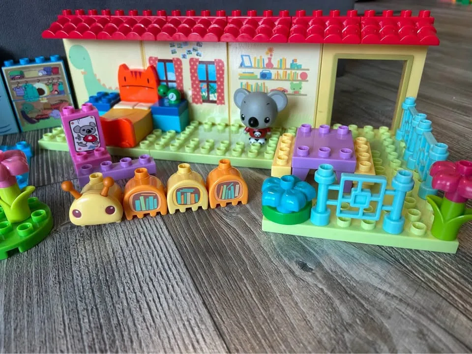 Mega Bloks Ni Hao Kai-lan Bedroom & Dragon Boat Sets image indicator(2)