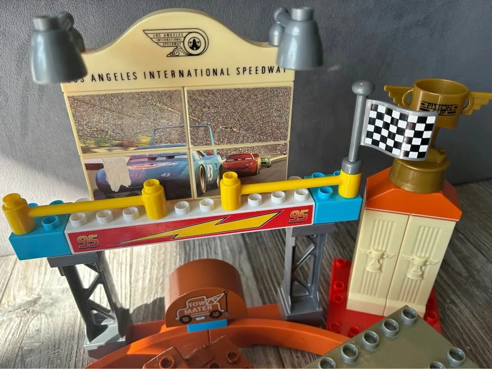 Mega Bloks Disney Pixar Piston Cup Race Set #7794 image indicator(2)