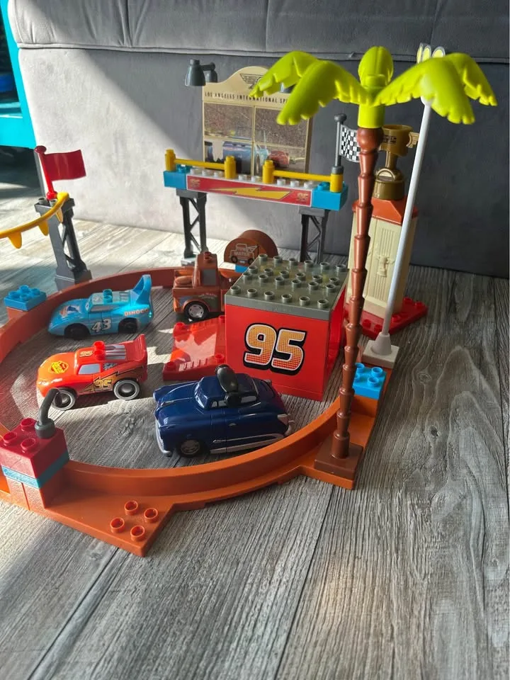 Mega Bloks Disney Pixar Piston Cup Race Set #7794 image indicator(4)