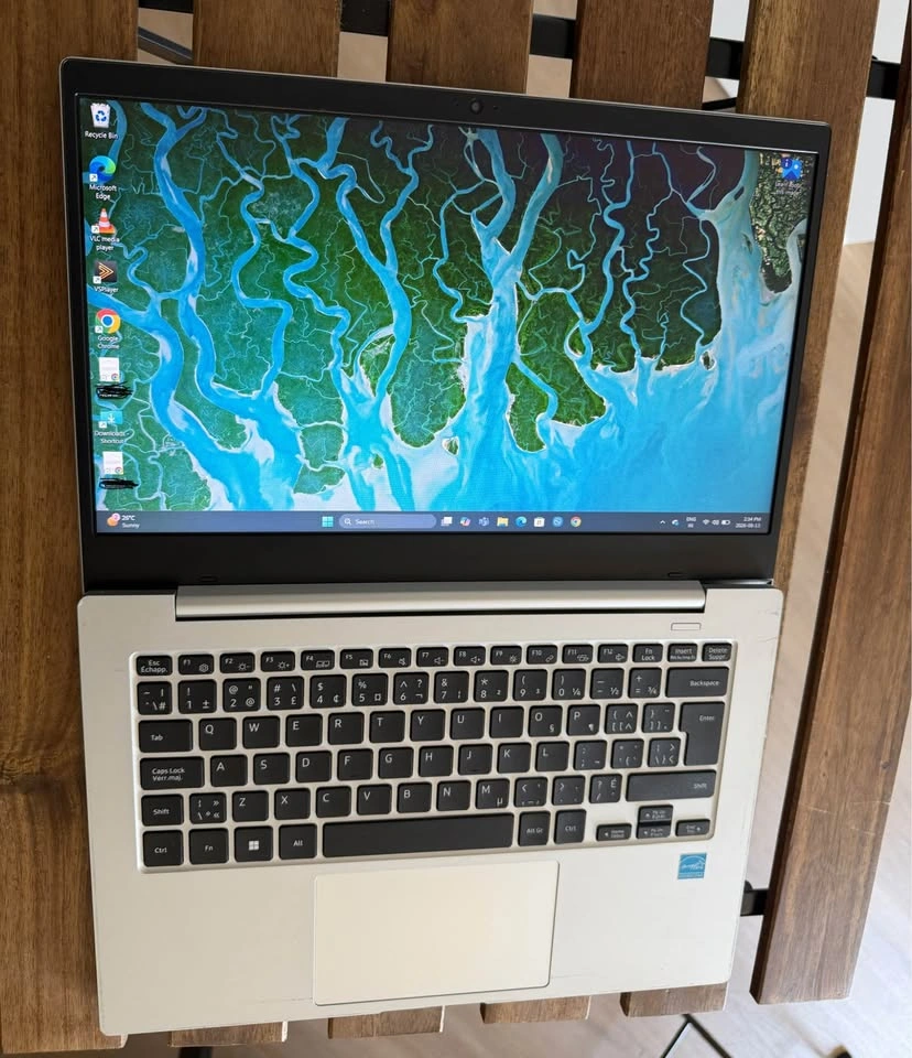 Samsung Galaxy Book Go + Original Samsung 45W Charger - photo 2