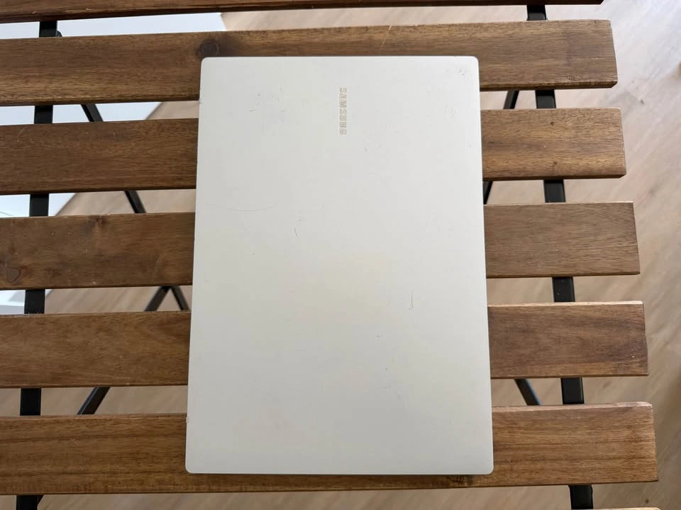 Samsung Galaxy Book Go + Original Samsung 45W Charger - photo 4