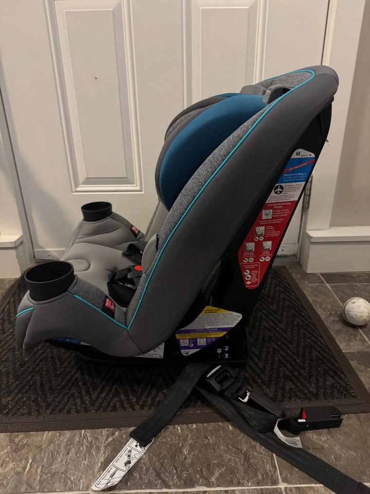 Safety 1st Convertible Car Seat – Excellent Condition - photo 2