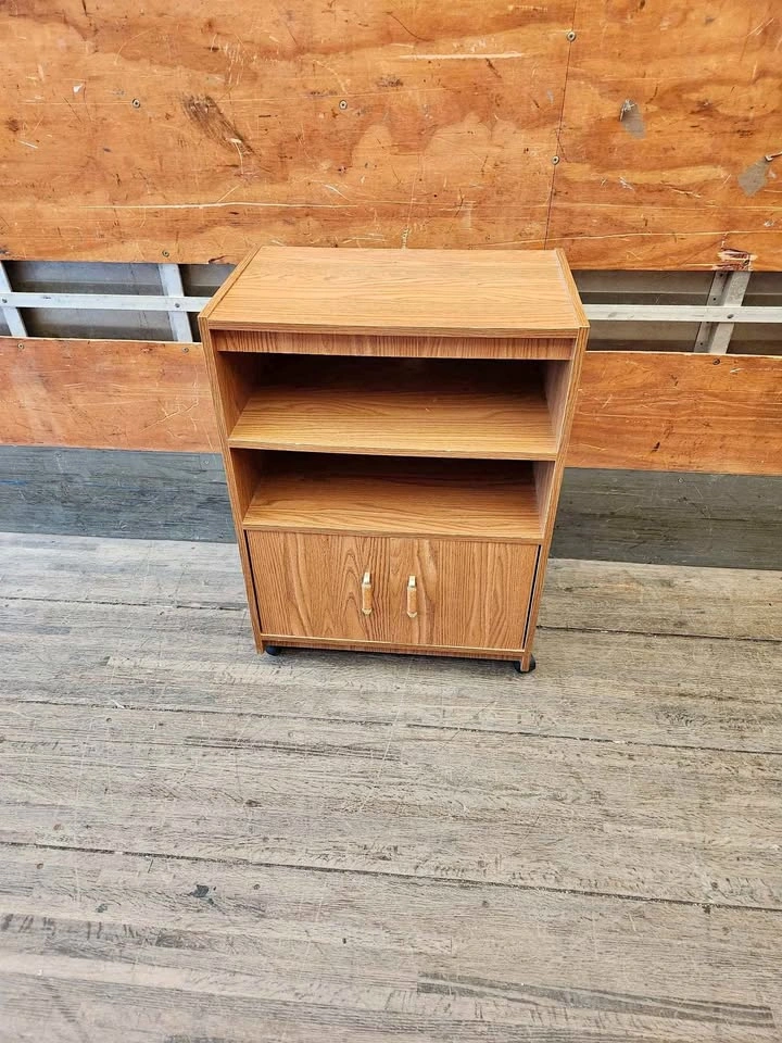Rolling Wood Grain Media Stand