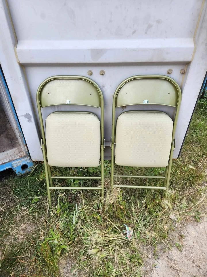 Vintage Cosco Folding Card Table and 2 Chairs - photo 3
