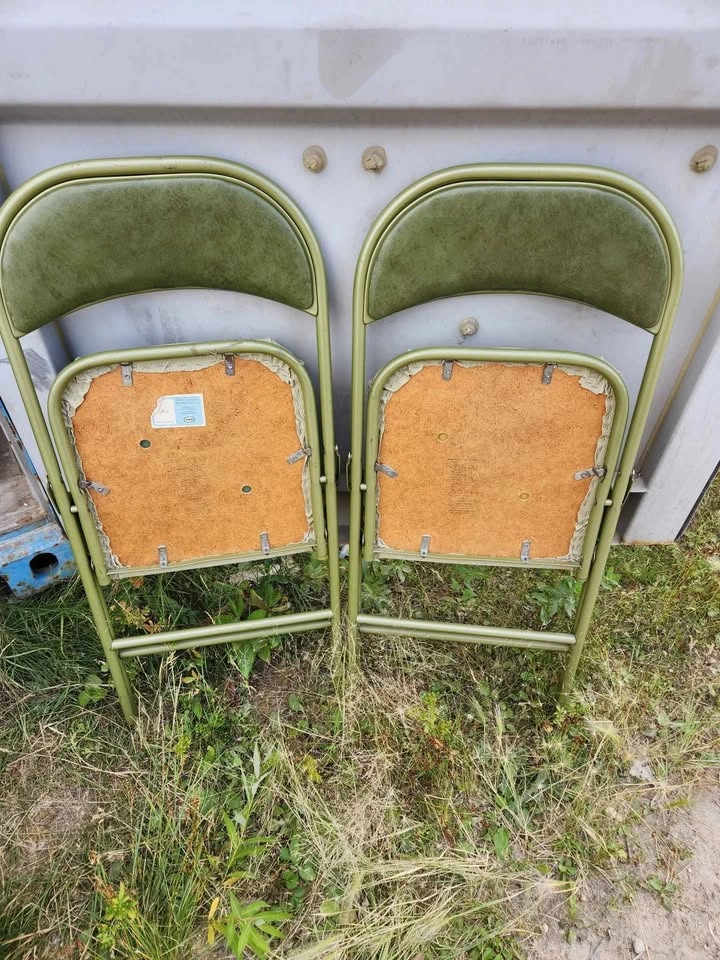 Vintage Cosco Folding Card Table and 2 Chairs - photo 4