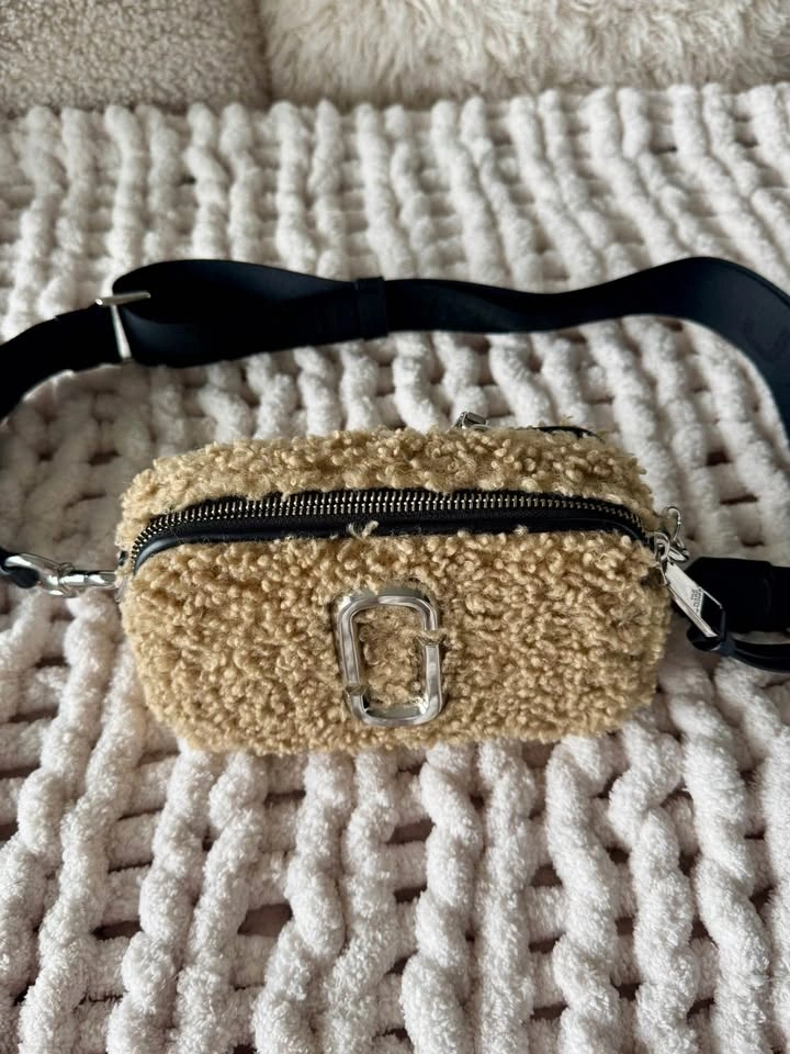 MOVING SALE: Marc Jacobs Teddy Snapshot – Perfect Winter Bag - photo 2
