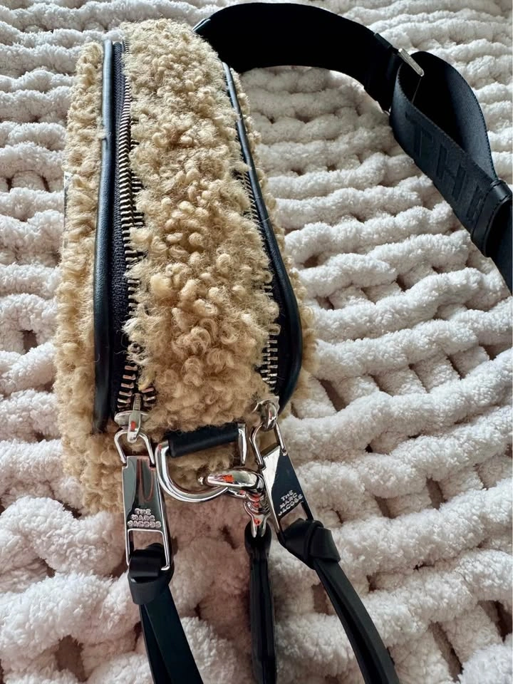 MOVING SALE: Marc Jacobs Teddy Snapshot – Perfect Winter Bag - photo 3