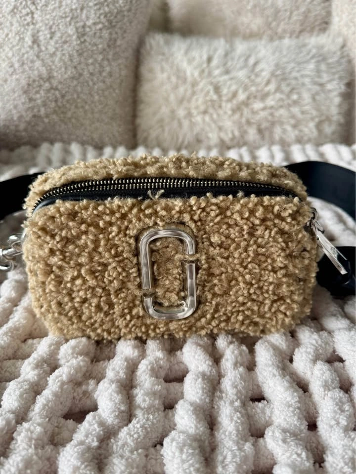 MOVING SALE: Marc Jacobs Teddy Snapshot – Perfect Winter Bag - photo 4
