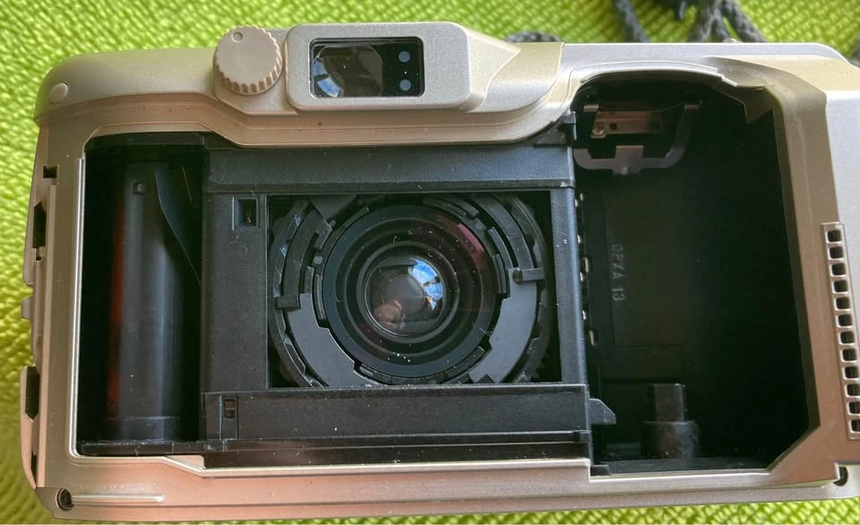 Vintage Olympus Stylus 105 35 mm Film Camera Bundle - photo 2
