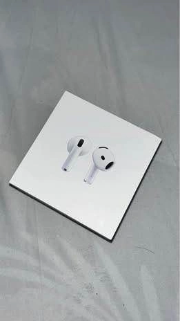 Brand New Apple Watch SE 44mm & AirPods 4 Sealed - photo 4