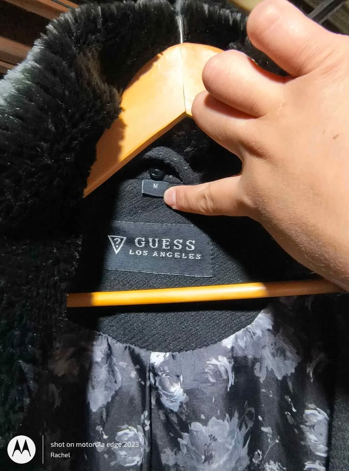 Guess black faux fur belted coat size M - photo 2