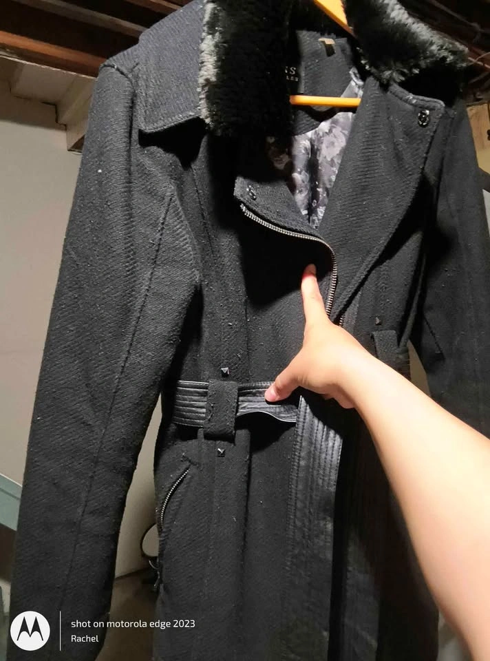 Guess black faux fur belted coat size M - photo 3